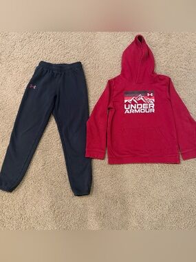 Under Armour, sweatpant/sweatshirt set. Youth M